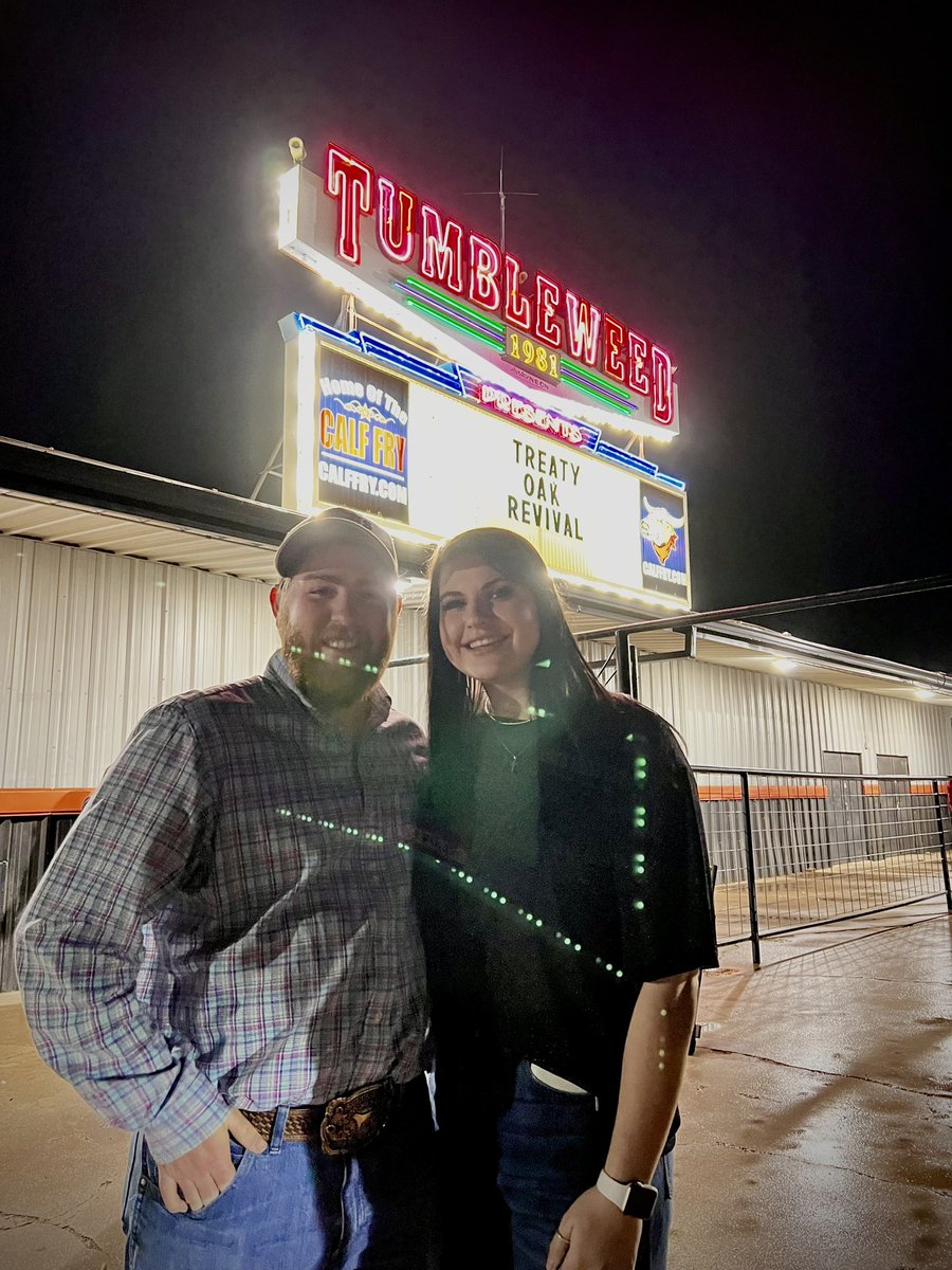 kelljow's tweet image. A concert at the weed before @s_cole21  leaves for Africa and so @haileyroseviars and I can check another band off our bucket list. @CCRevenue @TreatyOakMusic