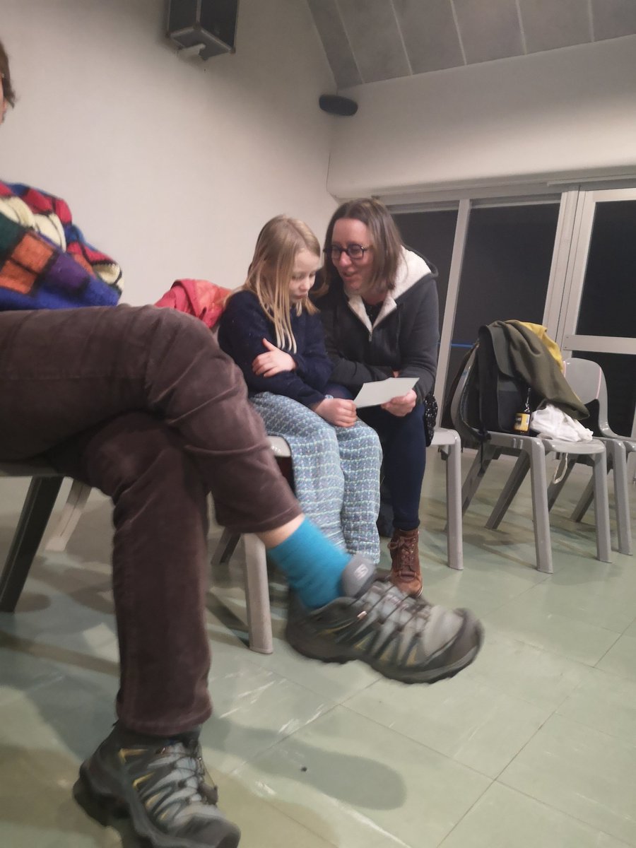 KenteliouAnNoz's tweet photo. Ar veilhadeg dec'h da noz. Ne oa ket klañv ar stajidi goude un devezh deskiñ #brezhoneg
La veillée d'hier soir. Les stagiaires n'étaient pas fatigué après un journée à apprendre le #breton
#bzhg #Mizbzhg #MizvezhArBrezhoneg #Piriac #PiriacSurMer #LigerAtlantel #LoireAtlantique https://t.co/5QYqiWk6Il