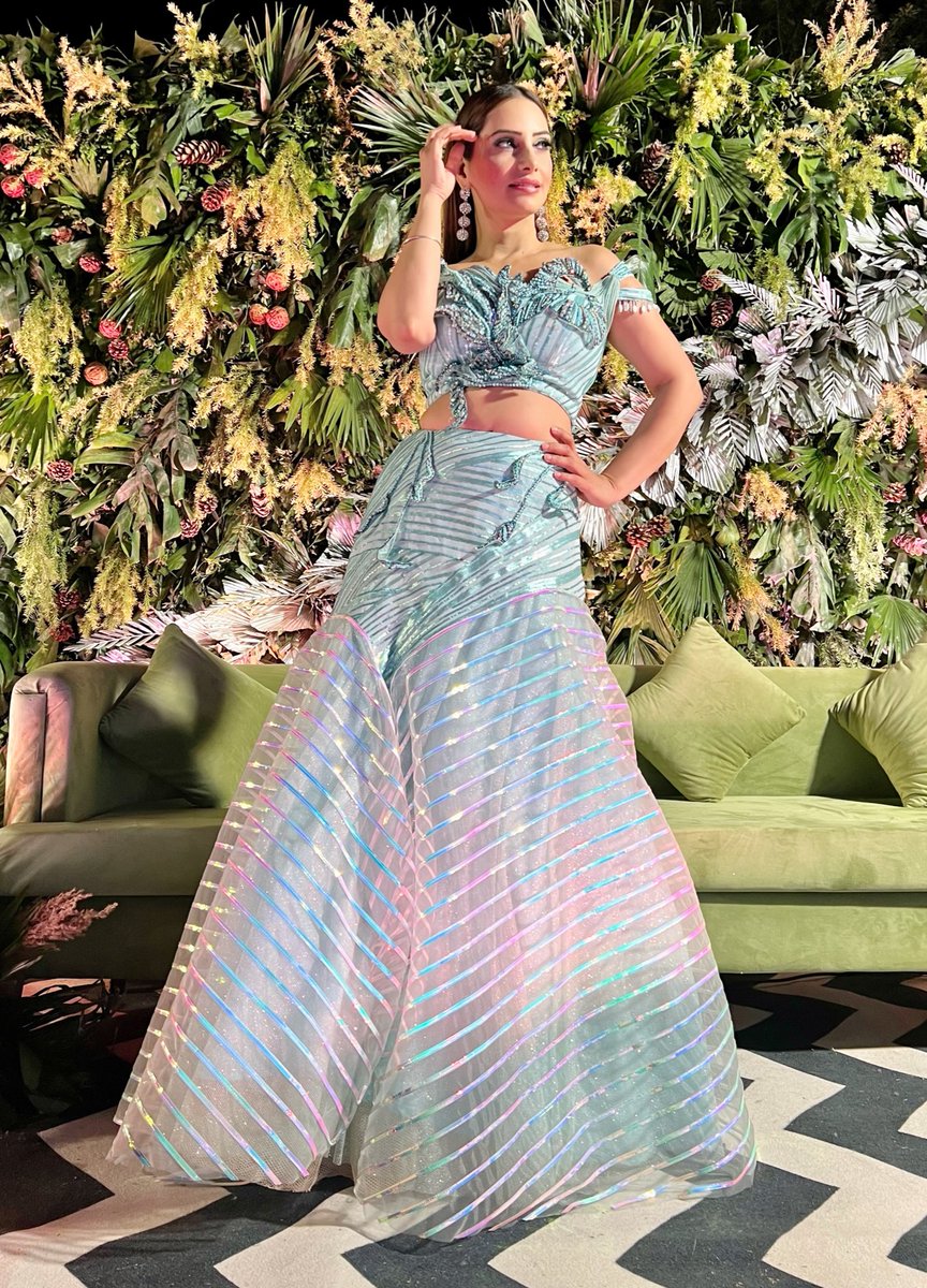 AnchorPiya's tweet photo. Recent Shows Done @raajsakumbhalgarh #anchorpiyasharma🎤 #ramadrama #sangeetnight #weddinganchor #lookingamazing 
#eventplanner @waw_weddings 
#outfit @designer_gajgamini_official #clicked📷 @ishusingh_official https://t.co/FHib9g5pgN