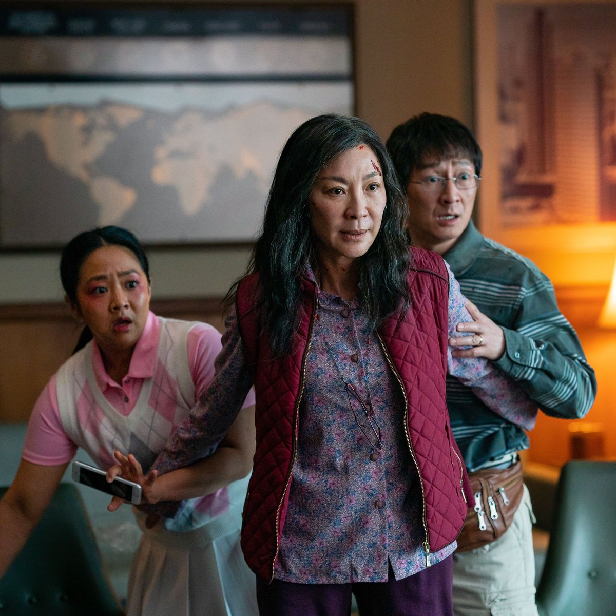 THR's tweet photo. #EverythingEverywhereAllAtOnce wins outstanding producer for a motion picture at the 2023 #PGAAwards https://t.co/EVpXlHQvTp https://t.co/q4suG7V9h8