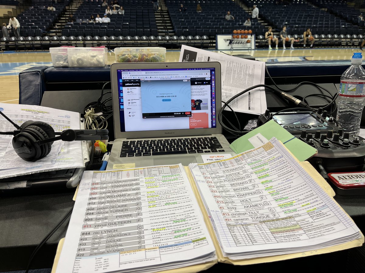 Closing out the regular season in San Dee-ahhh-go! 
@SantaClaraHoops (10-5, 22-8) visits USD  (4-11, 11-18).  Join me and @StegeJohn at 7p on AM1220 KDOW or TuneIn. 
bit.ly/TuneInPremium
KDOW.biz/listenlive

#StampedeAhead |