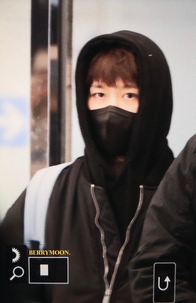 BerryMoon614's tweet photo. 230226 김포공항 입국
귀엽다 귀여워😭
#태일 #TAEIL #NCT127 https://t.co/z5Ea8gjvgG