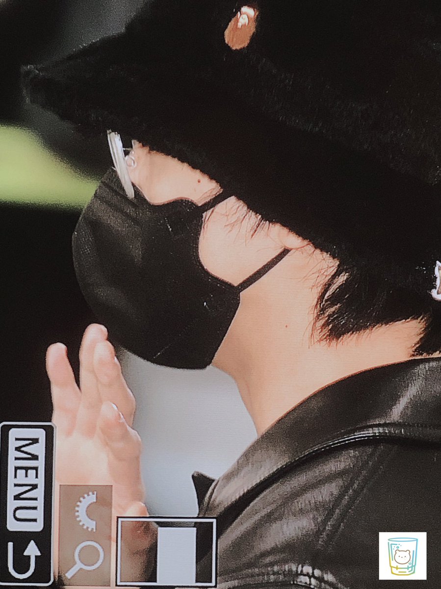 Oneshot66's tweet photo. 230226 입국
#해찬 #HAECHAN #NCT #NCT127

👋🏻👋🏻👋🏻 https://t.co/gQGxSR27st