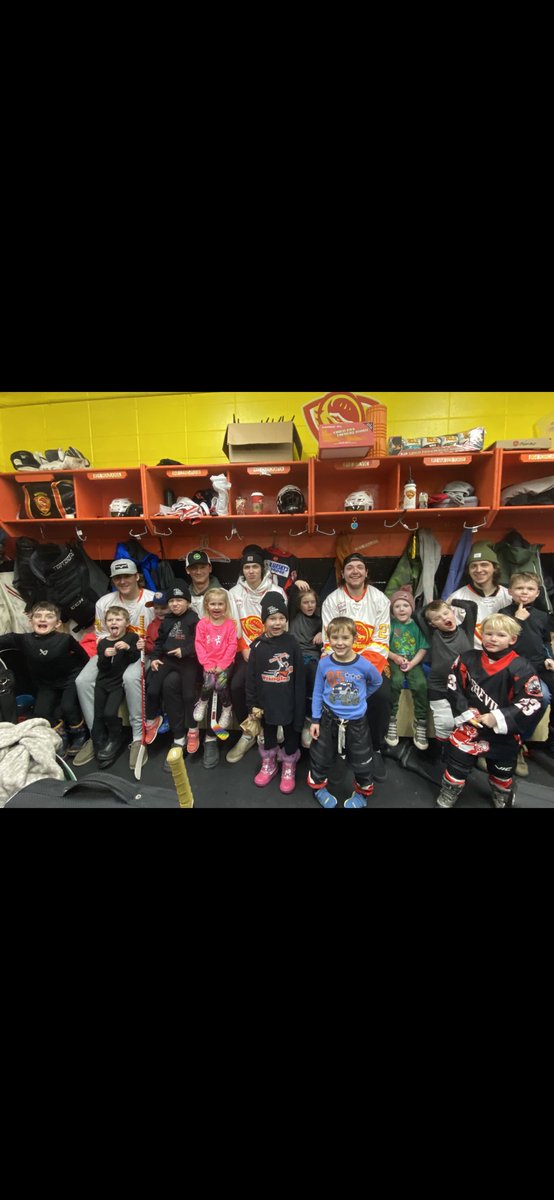 VegVipers's tweet photo. Hi Bryan,

On behalf of our team, I want to thank you for letting our U7 Wranglers use the Vipers dressing room today. The kids were so excited walking into the room. And thank you to all the Vipers for coming to cheer on our kiddos, hang out in the dressing room, and even tie https://t.co/9kVqCEwIXd