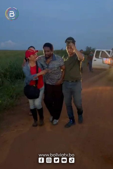 AbyaYalaBolivia's tweet photo. #AbyaYalaTv
De esta forma encontraron a Jhonatan Acosta, quién estuvo perdido 31 días en la selva del municipio de #Baures en el #Beni. Acosta, se encuentra bajo revisión médica.
Vía; BTV https://t.co/vGr2POCb7p
