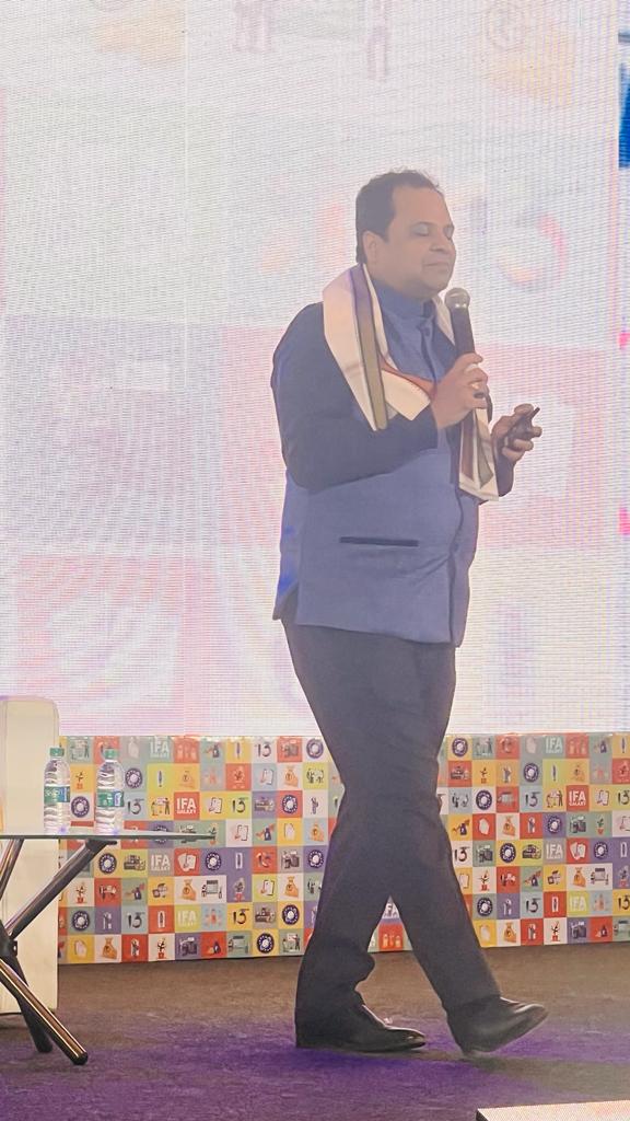 MFDGalaxy's tweet photo. Develop the leader within you by Mr Raghav Iyengar of Axis MF was one of the sessions well received by participants... @AxisMutualFund #keyisme #IFAGalaxy https://t.co/QsXu1YuY2b