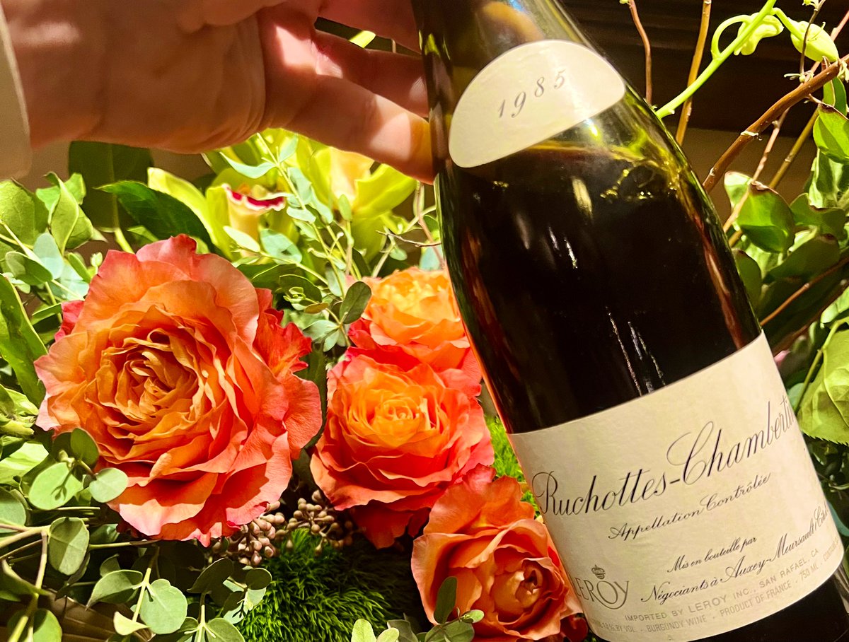 So_mmel_ier's tweet photo. 85 Maison Leroy #RuchottesChambertin is a bust. Disjointed, stewed strawberry, cherry sauce, orange peel, sous bois, dirt. If you’re gonna bother w/ Leroy go Domaine. Collector bought it a long time ago. Otherwise I’d be pissed #PSA #wine #winetasting #sommelier https://t.co/VAZz8H12hq