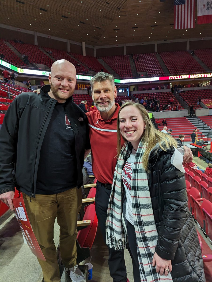 WhitcombWorld's tweet photo. Got to watch @OU_MBBall pull off the upset against Iowa St today! Felt like the only Sooner fans in the place. Great day made even better by getting a picture with @PorterMoser!! Thanks for taking the time to make our day. Thankful my wife yelled "We Love You Porter!" https://t.co/hTi9hYEvIt