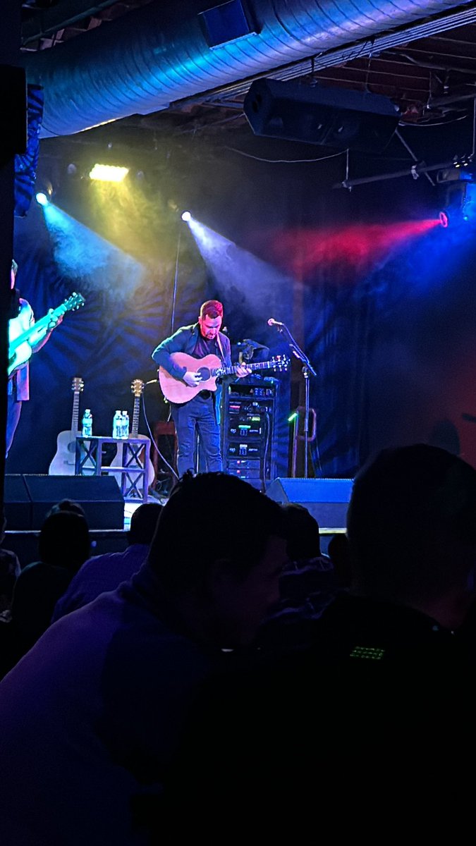 hipsterjags's tweet photo. #concert #yababy https://t.co/gVJHK2s1hR