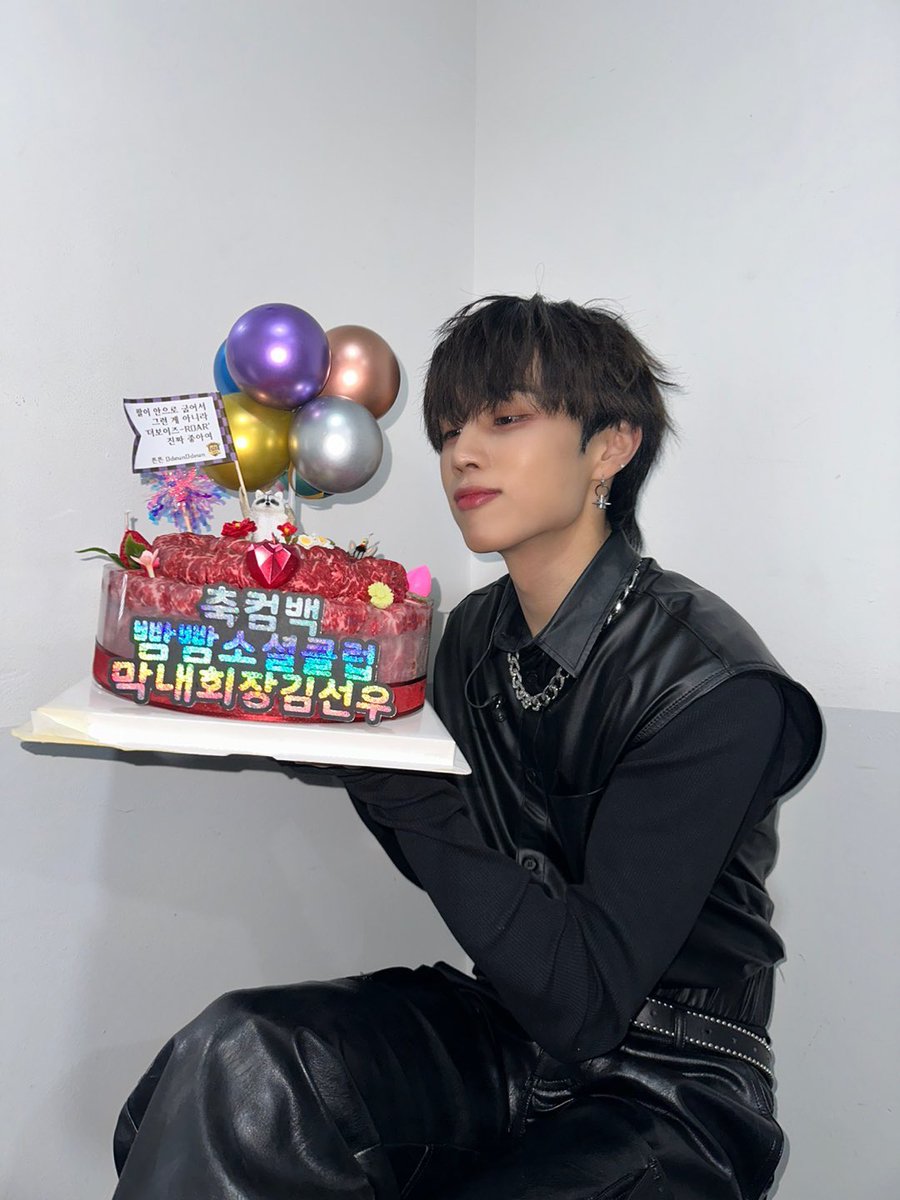 The sweetest cake i ever received. Thank you 밤밤SocialClub. 💕💕💕