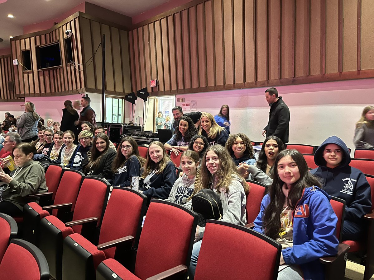 Our Intermediate South Seminoles supporting the IE Rockets! Love the support our school and community show each other! <a href="/wearetrschools/">Toms River Regional Schools</a> #marypoppins