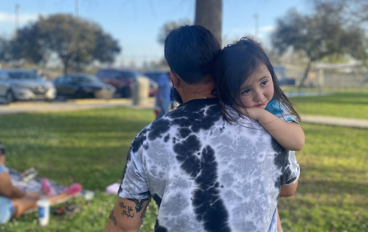cbilliot_'s tweet photo. took my bestie to the park today <3

p.s. i promise the matching tie dye wasn’t planned https://t.co/k1ZIpYOmLs