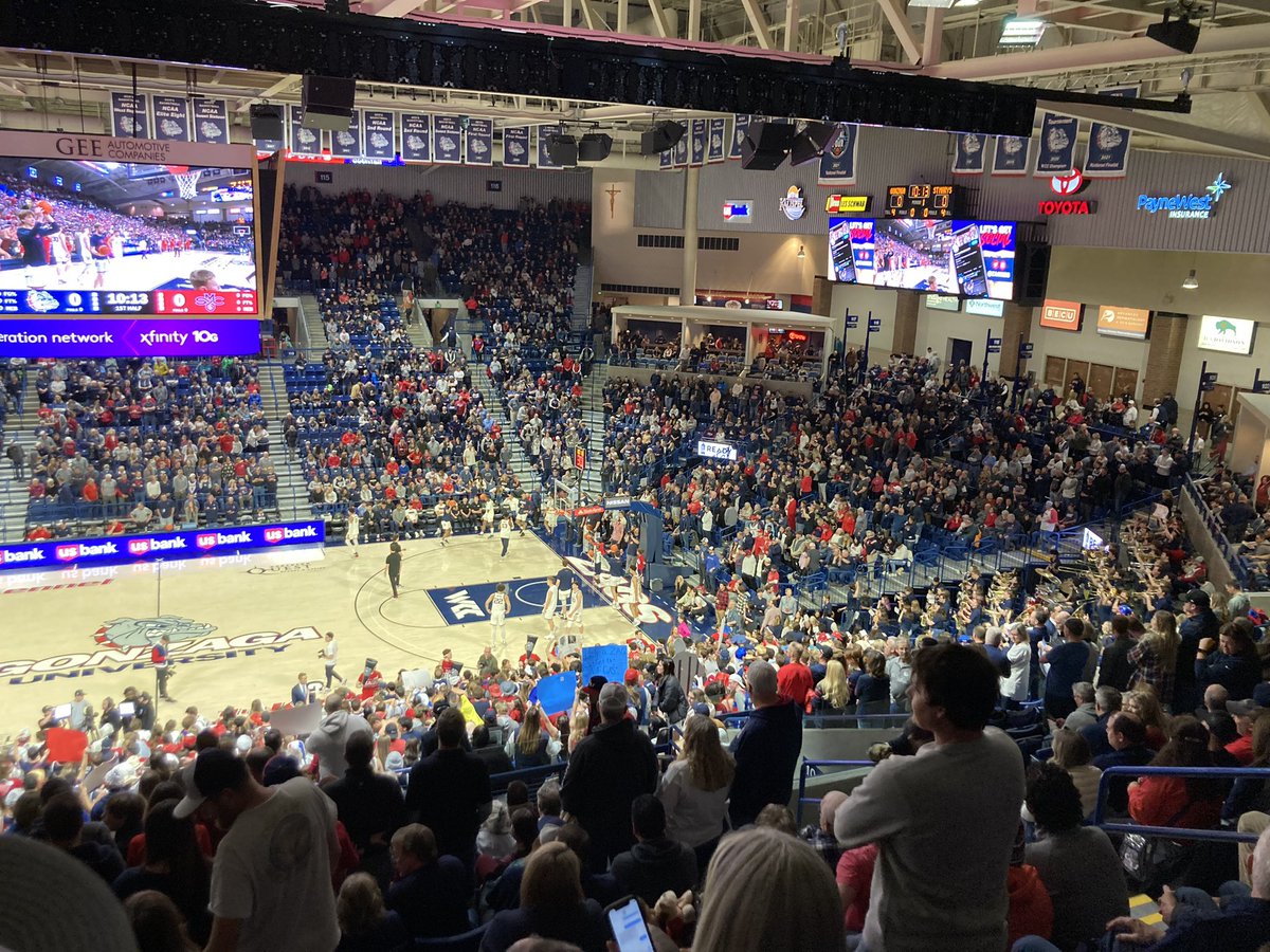 AnneMont's tweet photo. Hoping @ZagKennelClub brings the same energy tonight that they brought for @CollegeGameDay. I am wearing last yearโs Kennel Club T-shirt since I plan to channel that energy. #GoZags #beatSMC https://t.co/jG9yrIJcUT