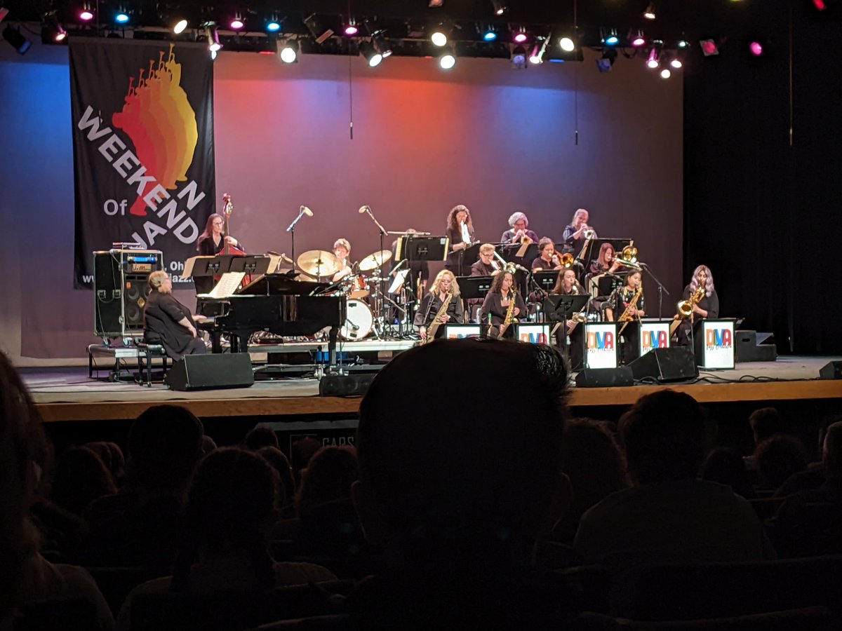 MillerGregM's tweet photo. @GLHSLions Jazz Bands heading home after an awesome day full of performances and clinics at the Beavercreek Weekend of Jazz, topped off with a phenomenal evening concert by The DIVA Jazz Orchestra! https://t.co/vXBBbQgUO3