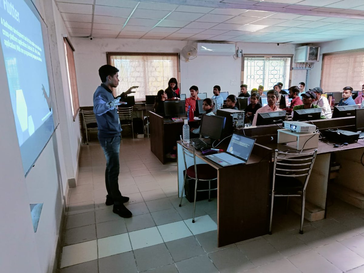 gdsc_sistec's tweet image. #gdsc #Developersstudentclub #sistec #FlutterForward #infosession