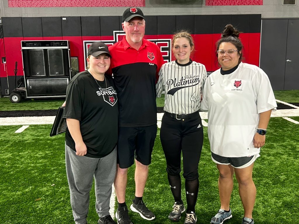gabifaye_44's tweet photo. Excited to announce that I have received a verbal offer from Arkansas State! @ArkansasState @AStateRedWolves @chealseaslider @SoftballGuru_JH  #WolvesUp https://t.co/0QvBWyFJXG
