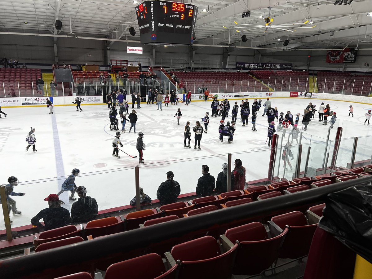 BenSzilagy's tweet image. The Boys (@RockersHockey) got 15 goals this weekend against Elmira and get to skate and share the stage with their favorite fans.

See you all next weekend!

#RockOn🤘🏻