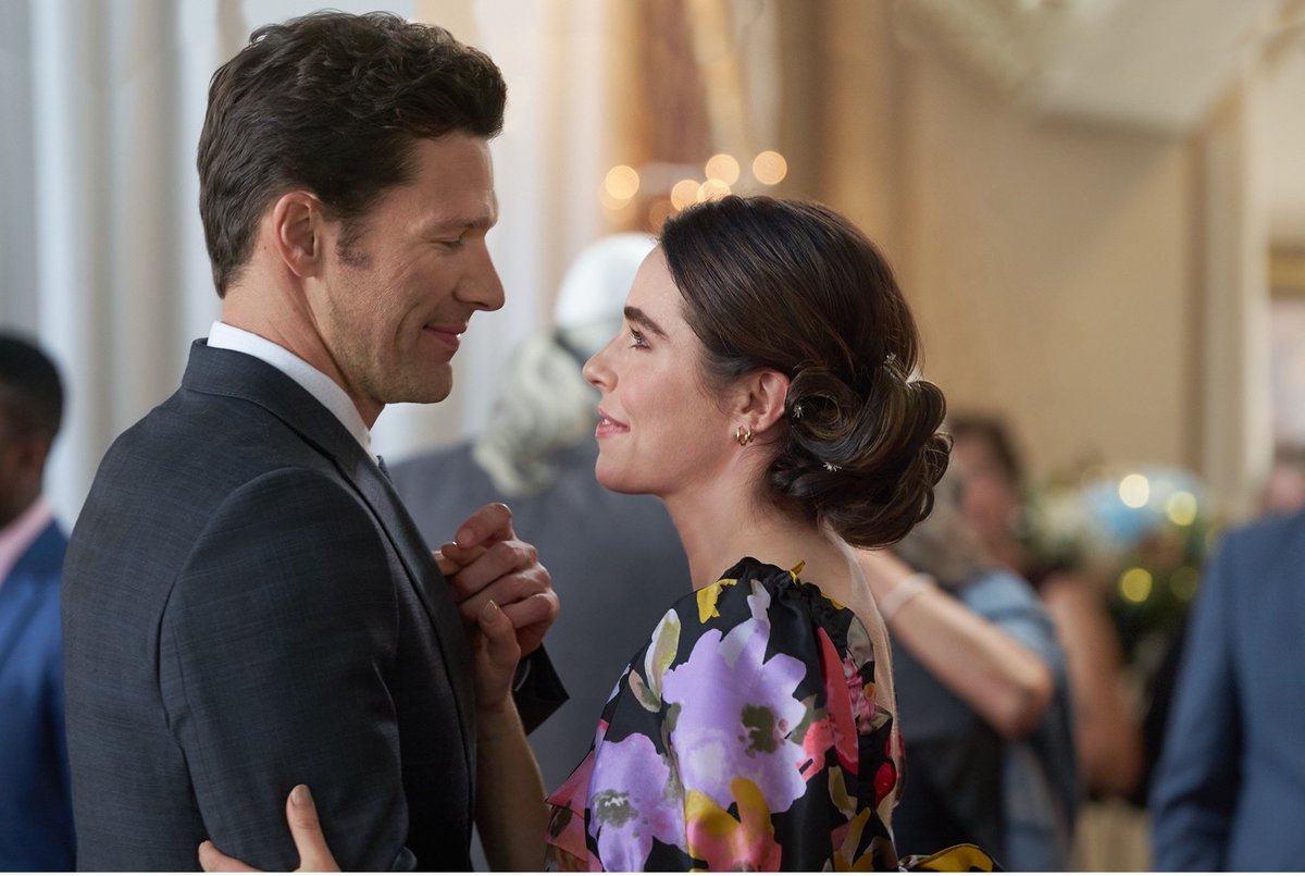 hallmarkchannel's tweet photo. Thanks for tuning in and live tweeting we hope you enjoyed #MadeForEachOther! Tune in Sunday at 8/7c for an all new episode of #TheWayHome. https://t.co/0lZuvSfNwx