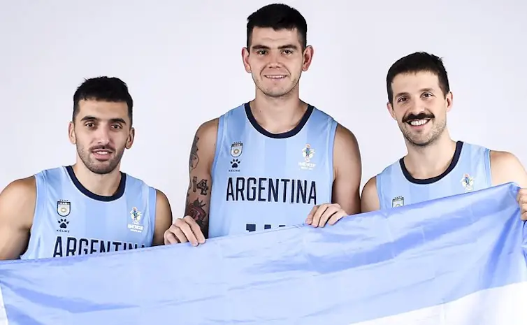basquetplus's tweet photo. La actitud de Lapro y Deck de venir de Europa para viajar 35-40 horas en 5 días para jugar por la Selección es más que la clasificación al Mundial.

Hermanos
https://t.co/opHH71NHcr https://t.co/pV1XthBDQK