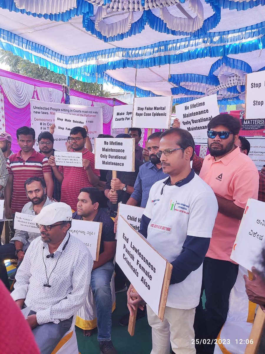 SonuSingh139's tweet photo. Women staying seperately with kid and seeking (or surviving on) financial support from husband following matrimonial discord when claims herself as "Single Mother" it is nothing but the highest level of hypocricy !!! 

#MaritalRapeLaw
#BengaluruHungerStrike
#MarriageStrike https://t.co/5uaV82qyeI