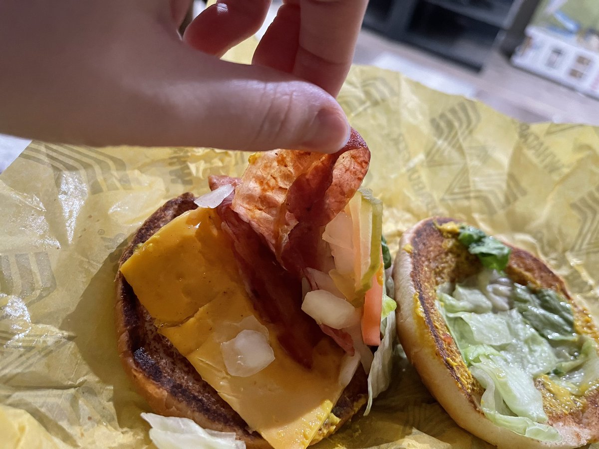 hollylmccleary's tweet photo. Ever order a burger from @whataburger and not gotten the meat? Also forgot my darn apple pie. #notmynight https://t.co/6SnQ6haFbU