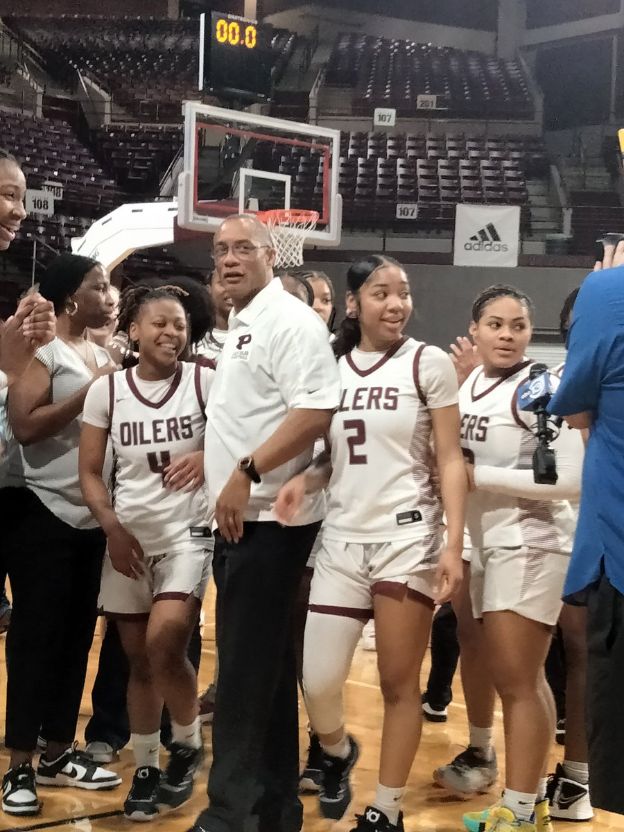 Couldn't make it to the Girls 6A Regional Championship? I took a few pics...