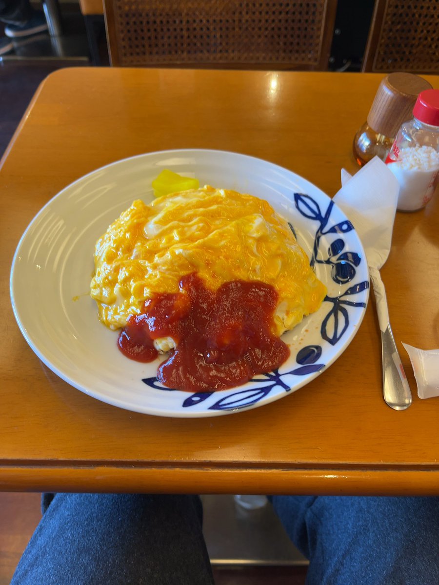 7o8daaamae's tweet photo. 3年ぶりのコルム。
念願のオムライスを食べれただけじゃなく、おばちゃんに覚えられてたのが最高にエモい。 https://t.co/RpdxGfI7fp