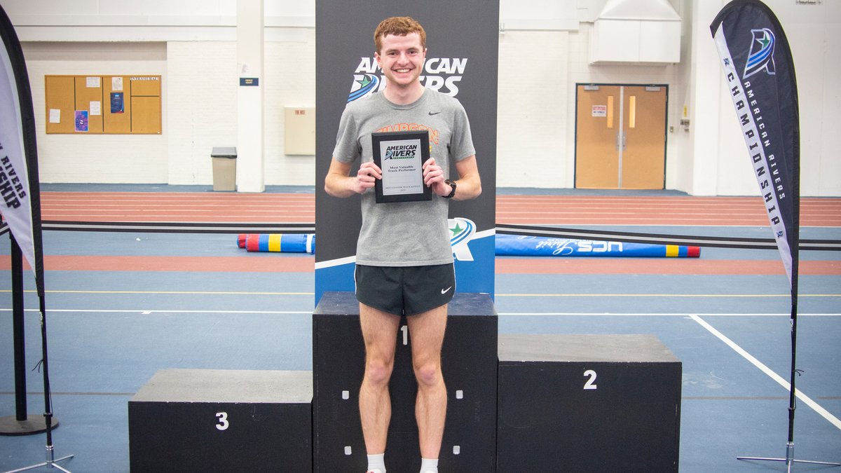 Spencer Moon of the <a href="/SimpsonXCTF/">Simpson XC/TF</a> men's team was named the A-R-C Indoor Track MVP after winning the 3000 meters in a new facility record.

The women's team also added its best finish in an indoor conference championship since 2014.

📰 bit.ly/41tzqU4

#rollriversTF