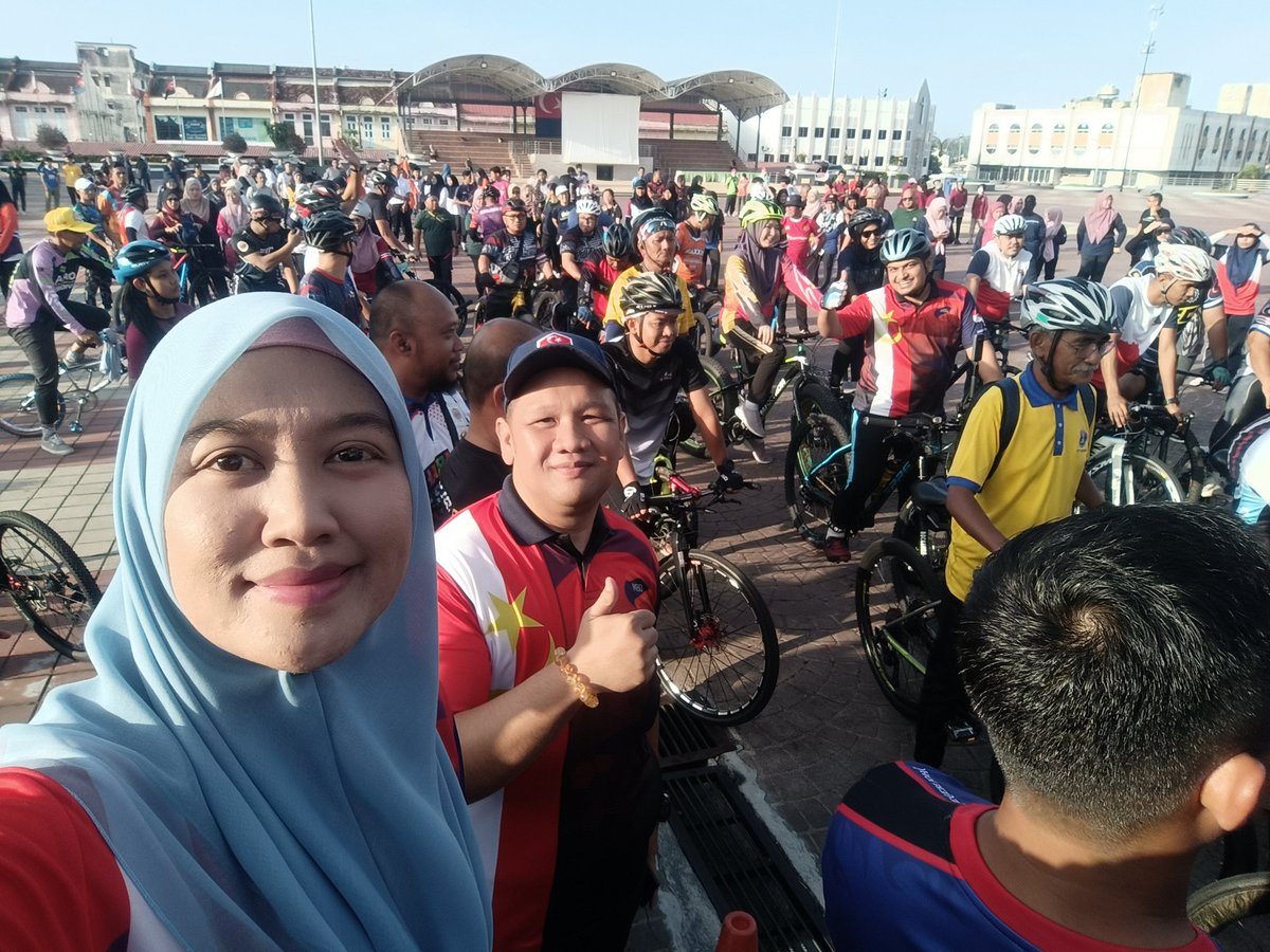 MBD_Segamat's tweet photo. 26 Mac 2023-Dataran Segamat
Majlis Belia Daerah Segamat bersama-sama dalam Program Fun Run dan Fun Ride MPS 2023. Program ini merupakan anjuran Majlis Perbandaran Segamat. #MajlisBeliaDaerahSegamat #beliaberbakti https://t.co/uQoOjzHnWh