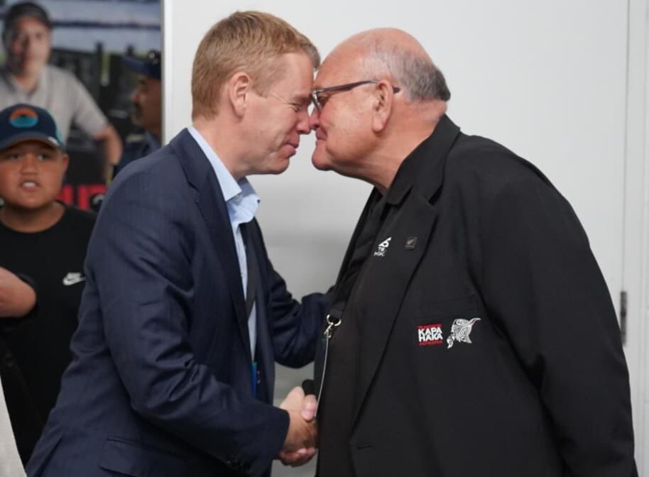 LabourMaoriNZ's tweet photo. ☀️ It was a privilege to guide @chrishipkins, as he got out & met the people kanohi ki te kanohi on his 1st visit to #Matatini as PM. “I’ve never been to #TeMatatini before.I can see why they call it the Olympics of #KapaHaka! What an amazing celebration 😊 I’ll be back next time https://t.co/NgpSXIxshj
