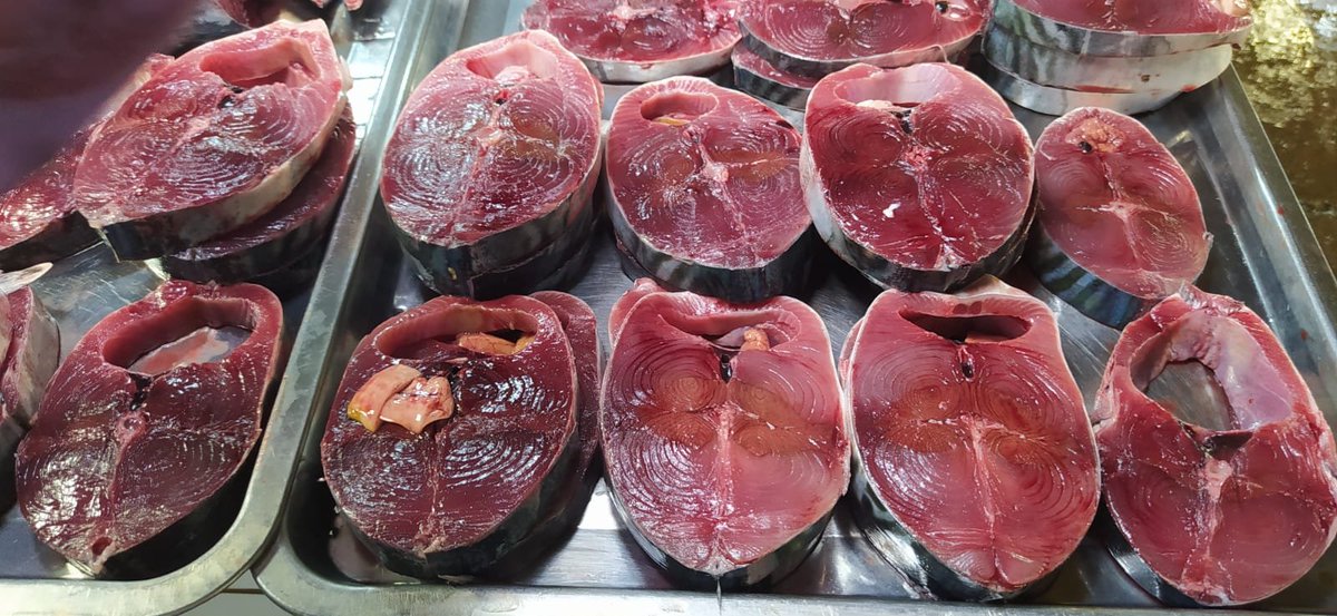 fairgreenvalue's tweet image. Nahrungsmittel sind in Deutschland #offiziell zwischen Jan 2022 und Jan 2023 um 20,2 % teurer geworden und #realistisch etwa 50%

Es geht auch anders, zum Beispiel Thunfischsteaks zu 3,78€/kg ... man muss sich eben nicht in Deutschland abziehen lassen