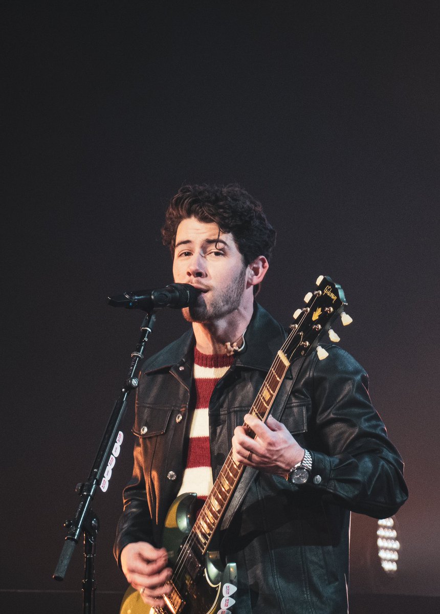 forgetmenot49's tweet photo. I want someone to love me for who I am. 

@nickjonas 

📸: forgetmenot49 

#JonasBrothers #lasvegasresidency #njata #NickJonas https://t.co/C92ydHNGUW