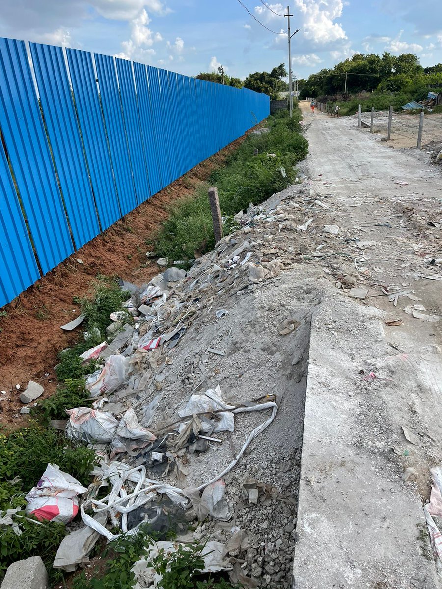 TellapurN's tweet photo. @KTRBRS @BRSHarish @GMRMLAPTC  @arvindkumar_ias  @Collector_SRD @mctellapur Your August leadership has transformed the roads and infrastructure of HYD to international acclaim &amp; national pride. However,the Tellapur-Osmannagar road was not the fortunate beneficiary of your vision https://t.co/kxtq7DnzUq