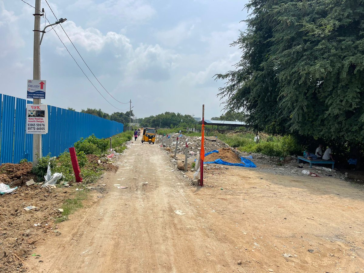 TellapurN's tweet photo. @KTRBRS @BRSHarish @GMRMLAPTC  @arvindkumar_ias  @Collector_SRD @mctellapur Your August leadership has transformed the roads and infrastructure of HYD to international acclaim &amp; national pride. However,the Tellapur-Osmannagar road was not the fortunate beneficiary of your vision https://t.co/kxtq7DnzUq