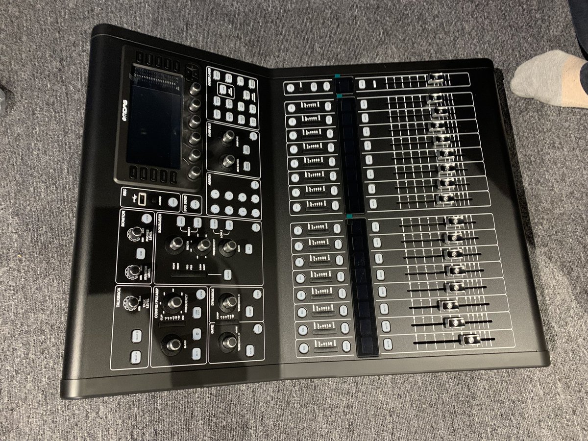 nschruch39's tweet photo. 新しいPA卓来ました！
これで配信音響がより良くなりますよう��！ https://t.co/p8lMvVLD7E