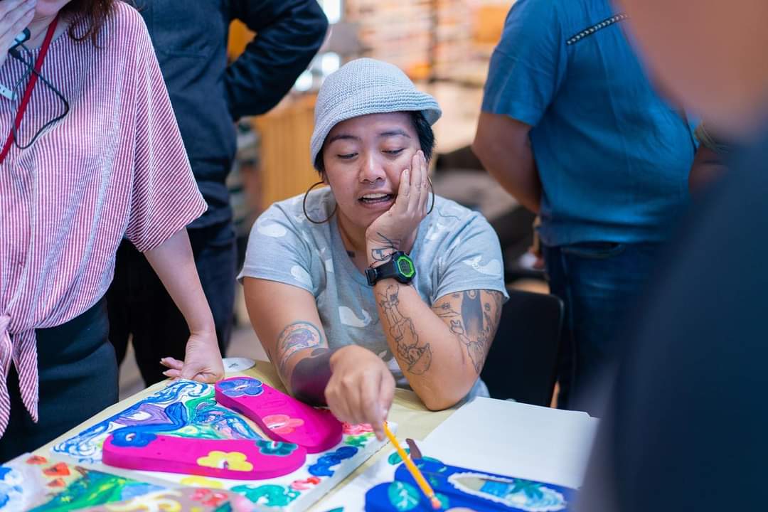 AyalaCentrio's tweet photo. Art Tents just got even more colorful with the Paint your Own Havaianas on the spot contest 🎨

#ArtTents #ArtTents2023 https://t.co/JUuu8Iq8q9