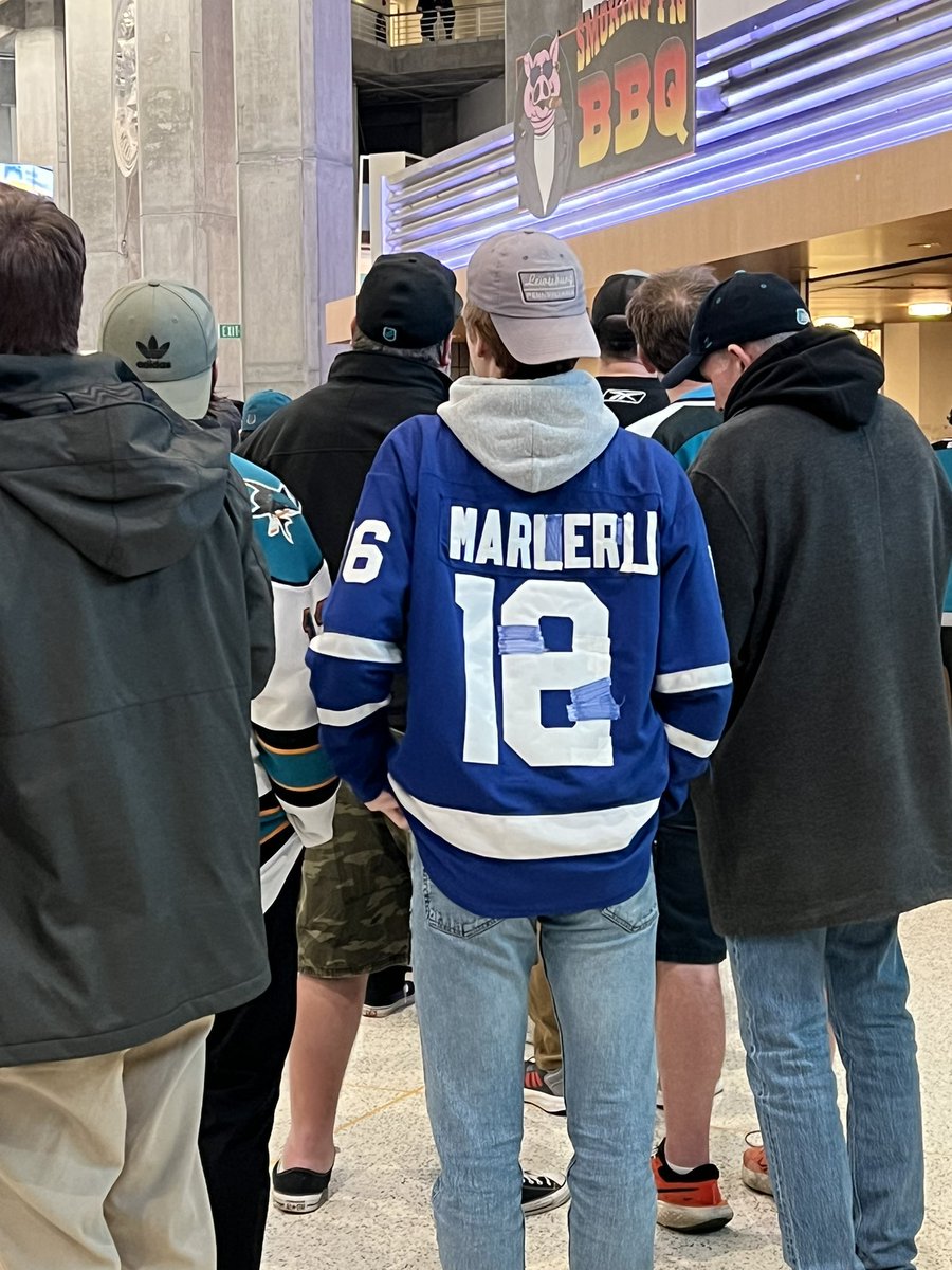 kristinablugo's tweet photo. ๐คญ #sjsharks #12ForeverTeal #patrickmarleau https://t.co/UVgKT6B6WJ