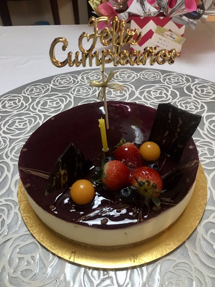 eripopis's tweet photo. Muchas gracias  por todas sus felicitaciones y  por hacer de mi 🍰 un día muy especial 🤗 Los ❤️ a todos. 🥳🥂🍾 (2) https://t.co/b4MP7LqHJy