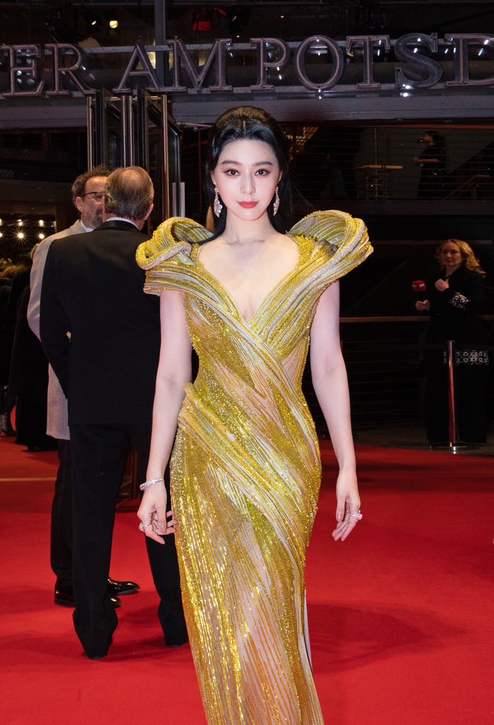 realBingbingFan's tweet photo. The closing ceremony of #berlinale2023. https://t.co/SxFCDe7m0e
