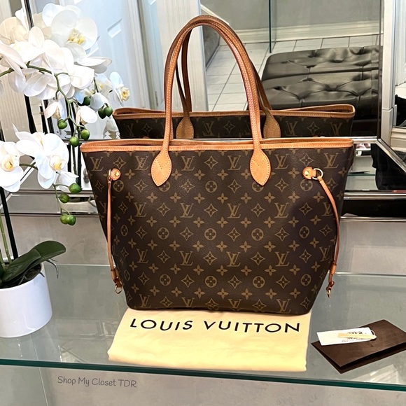 designerdivaC's tweet photo. So good I had to share! Check out all the items I'm loving on @Poshmarkapp #poshmark #fashion #style #shopmycloset #louisvuitton: https://t.co/elnfbQuHVv https://t.co/aClyWopH6f