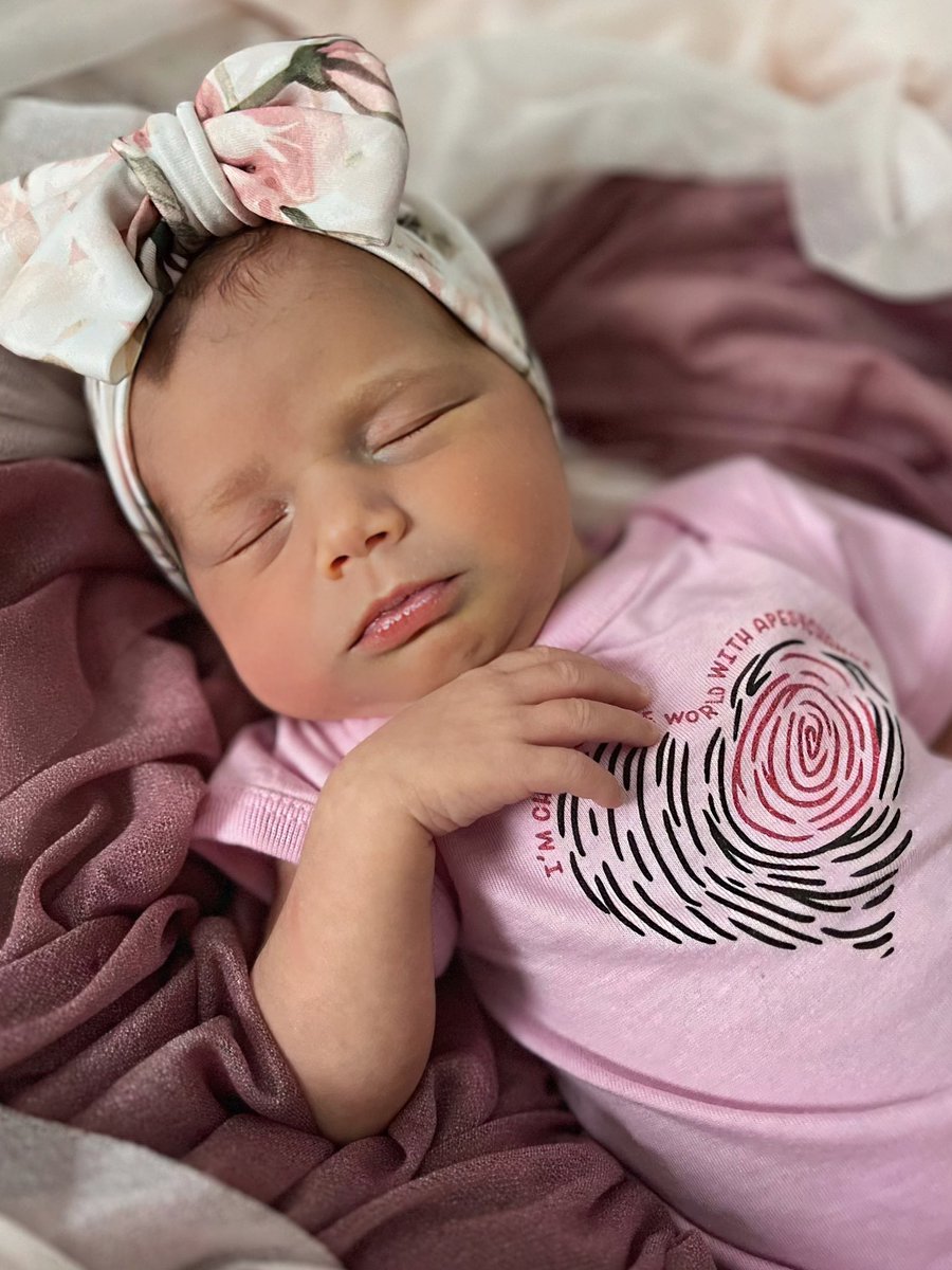 jenkovalov's tweet image. I’m changing the world 🌎 with #Apes4Change 💗 #APE #A4C #AllPeopleEqual #BabyTiana

🫶🏻 Thank you so much for the newborn onesie @Apes4Change