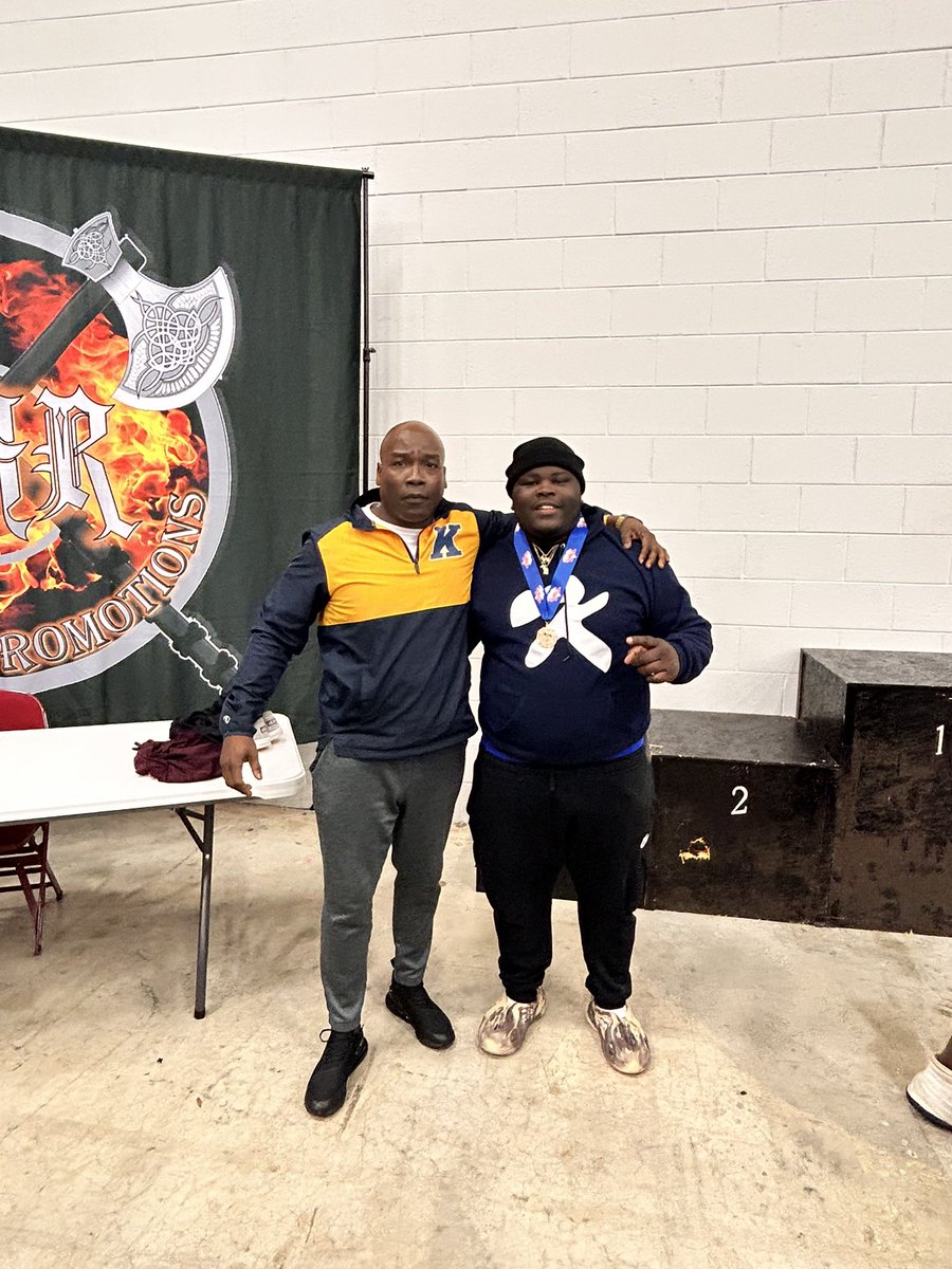 hitzliketada's tweet photo. Tyreik (hustleman) Davison state finals 3rd place 💛💙 @WJKeenan_FB @wjkeenanraiders @wjkeenan https://t.co/dwIitn8ulp