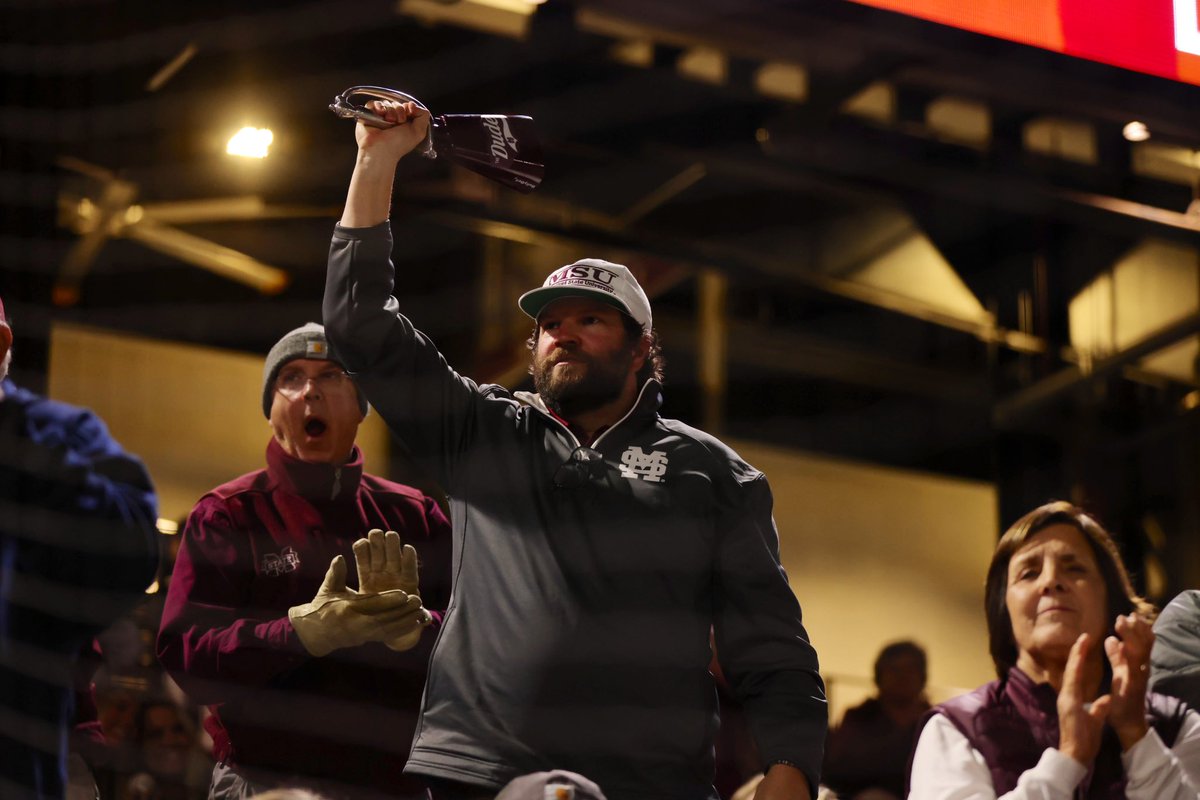 HailState's tweet photo. 9,000+ in The Hump 
14,000+ at The Dude 

Thank you, Bulldog nation! 

#HailState🐶 https://t.co/iqZ1g8MSX1