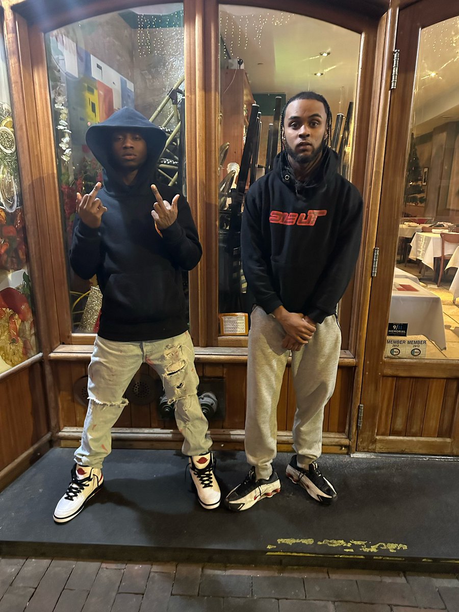 SomebodyOnlinee's tweet photo. No friends Just Me & @cactusjakk1 that my day 1 so I love him alot #Graa 💕 https://t.co/9UcDW5yUgT