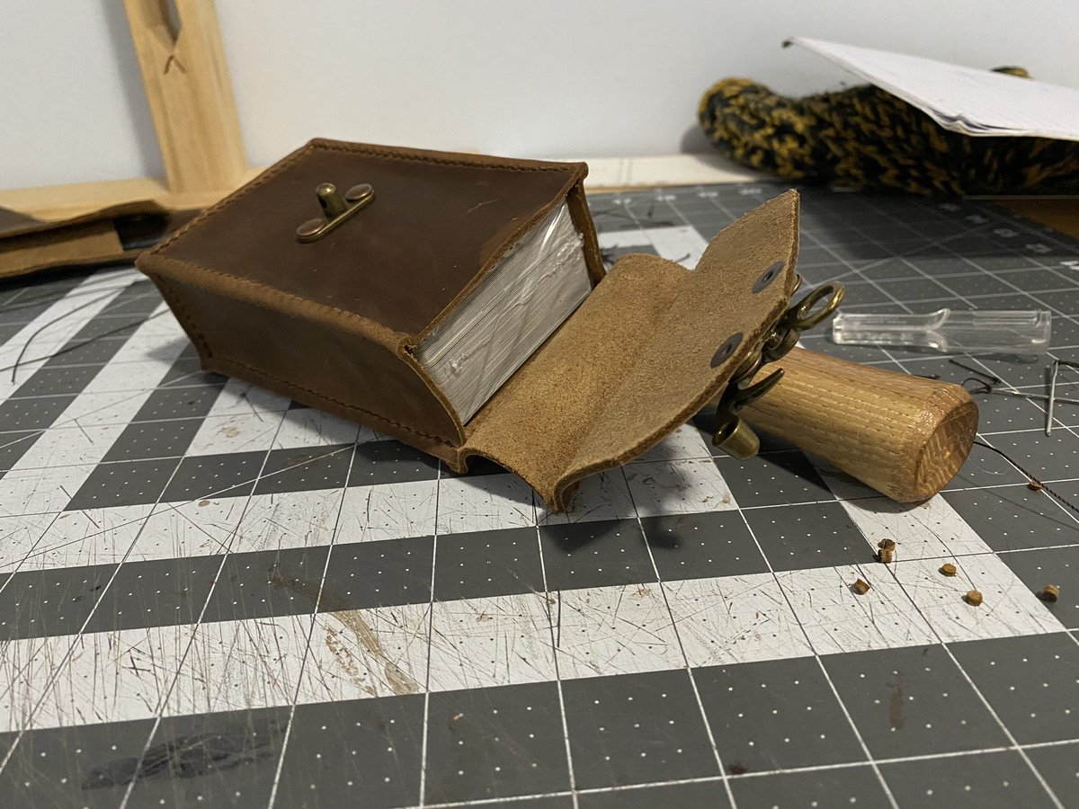 DucksLeather's tweet photo. Latest commission complete!
Handmade tarot card pouch for a local business! https://t.co/YYw2Xd35LU