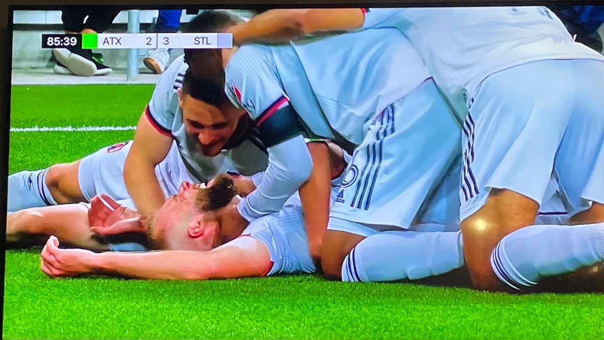 Amanda Yates tweet media