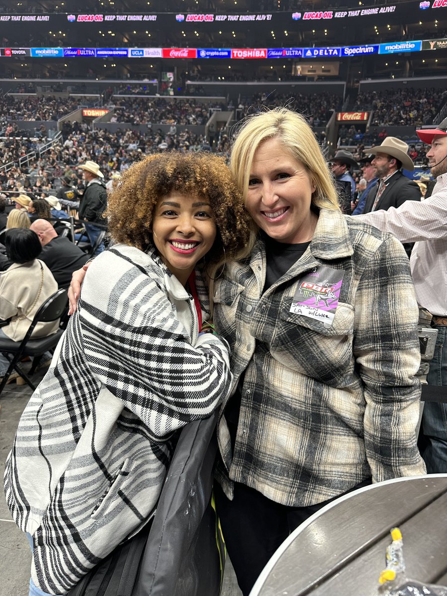 farrenbenjamin's tweet photo. HOLD ON!!!!! Did I just run into my long lost #womeninsports bestie @LWB21 at #PBRLA โฆ YESSSSSS!!! ๐ซถ๐ผ๐คฉ https://t.co/3gJVbtgIBX