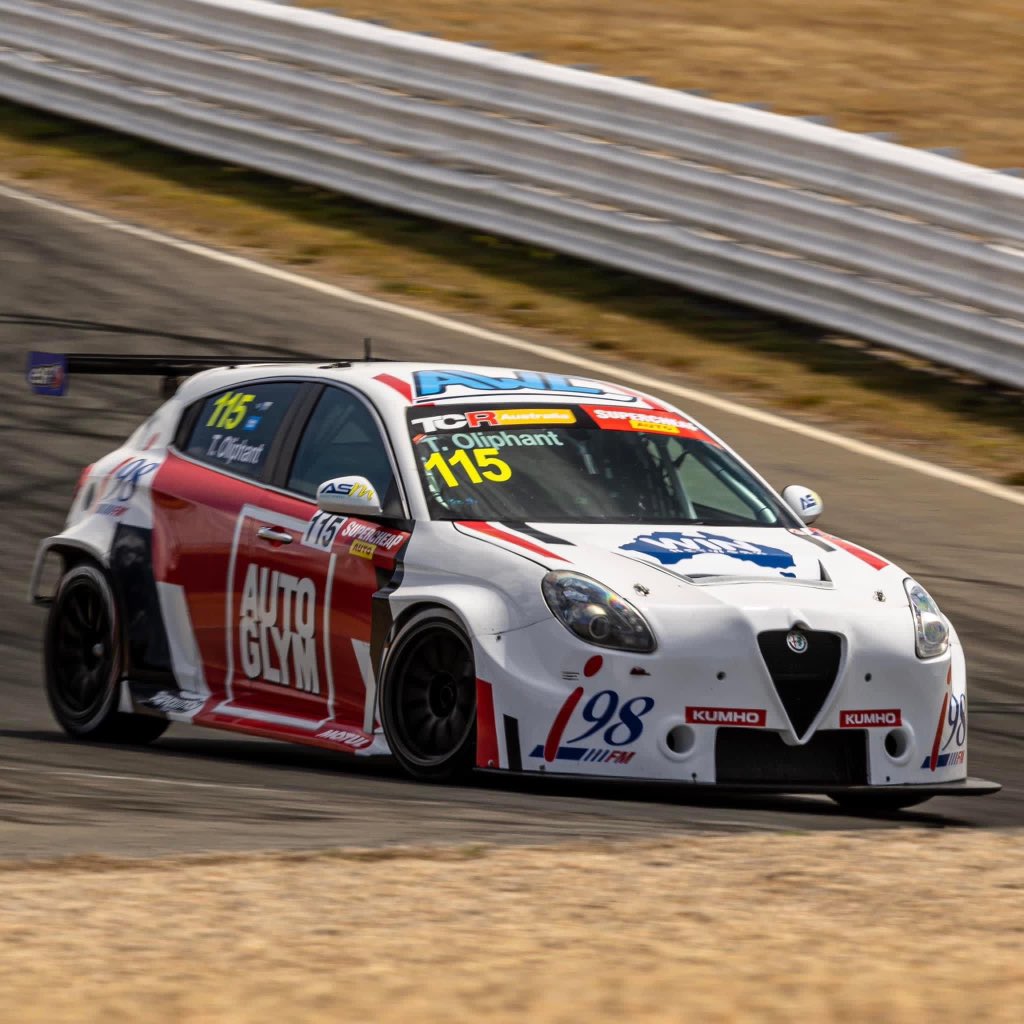 P4 - A rocket start was wasted when I got boxed in at the first corner, but the pace through the race was very strong. Gutted to miss out on the podium but we have 1 more race to go 💪🏁

#SCAutoTCR #motorsport #racing #australia #tasmania #TO115