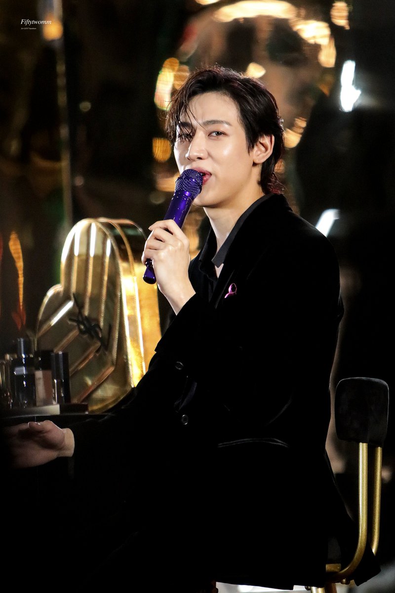 fiftytwomm's tweet photo. จังหวะตกหลุมรักมาก หันมาแต่ละที
เมื่อวานหล่อมากจริงๆ หล่อแบบหาทางออกไม่เจอ
หล่อแบบไปรักใครคนอื่นไม่ได้นอกจากเธอ 🥹

#YSLBEAUTYTHxBAMBAM
@BamBam1A #BamBam #뱀뱀 https://t.co/syH688rpXQ
