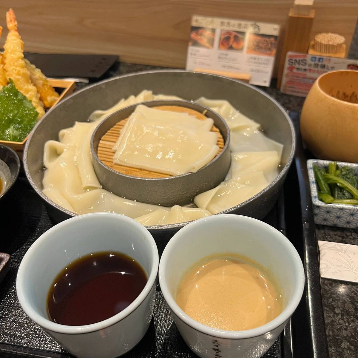 seftiherina's tweet photo. 銀座といううどんにはもう夢中だ|||銀座花山といううどんは120年の歴史がある
住所:東京都中央区銀座3丁目14−13
#東京[話題]##東京グルメ[話題]##ランチ #グルメ #京都グルメ #一人ランチ #おいしい https://t.co/UL6k6M02Dx